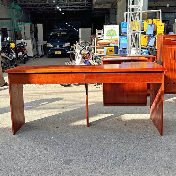 ban lam viec cu 1m85x80cm mau nau co 2 hoc 2