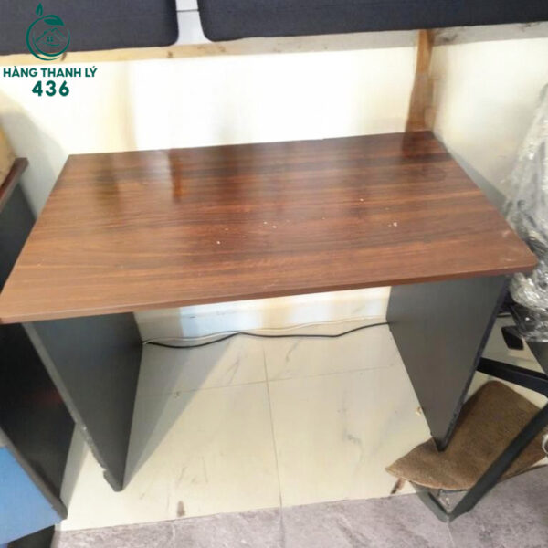 ban lam viec cu 1mx75cm mau nau den don gian 1