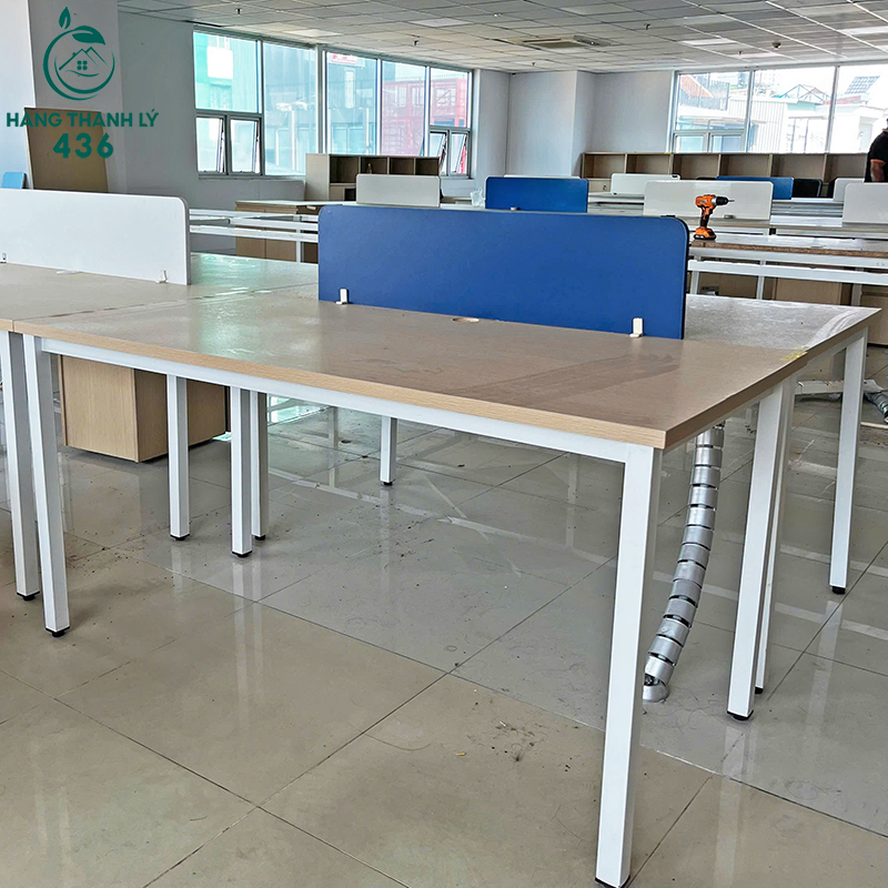 Bàn Làm Việc Cũ Có Vách Ngăn Màu Xanh ban-lam-viec-cu-co-vach-ngan-mau-xanh-2 Bàn Làm Việc Cũ Có Vách Ngăn Màu Xanh