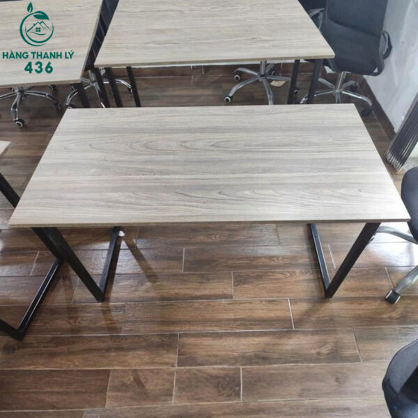 ban lam viec cu mat go van sang chan sat chu u 2