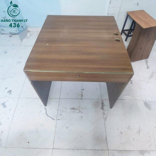 Bàn Làm Việc Cũ Màu Nâu Có 2 Ngăn Kéo Tiện Lợi