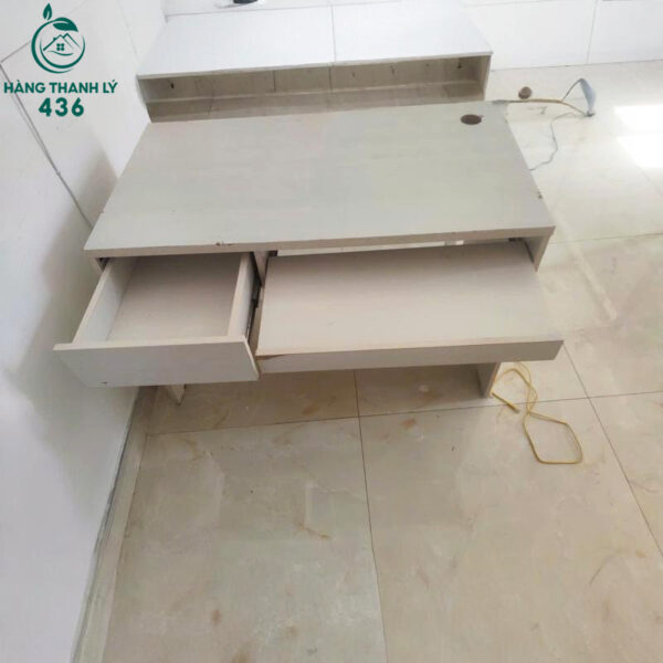 ban lam viec cu mau trang co hoc keo 2