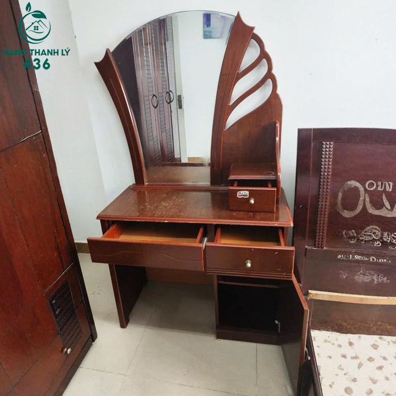 Bàn Trang Điểm Cũ 90CMX1M55 Gỗ Nâu Đỏ Gương Soi Hình Vòm ban-trang-diem-cu-90cmx1m55-go-nau-do-guong-soi-hinh-vom-2 Bàn Trang Điểm Cũ 90CMX1M55 Gỗ Nâu Đỏ Gương Soi Hình Vòm