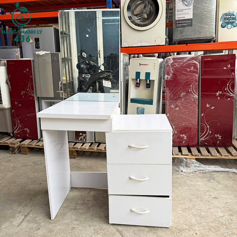 Bàn Trang Điểm Cũ Màu Trắng Tích Hợp Gương Vuông Lớn ban-trang-diem-cu-mau-trang-tich-hop-guong-vuong-lon-2 Bàn Trang Điểm Cũ Màu Trắng Tích Hợp Gương Vuông Lớn