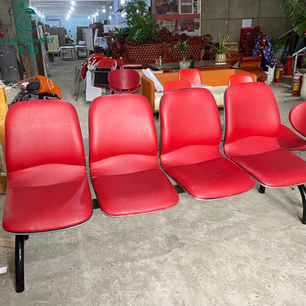 Băng Ghế Cũ Đệm Da Màu Đỏ Khung Sắt Chắc Chắn