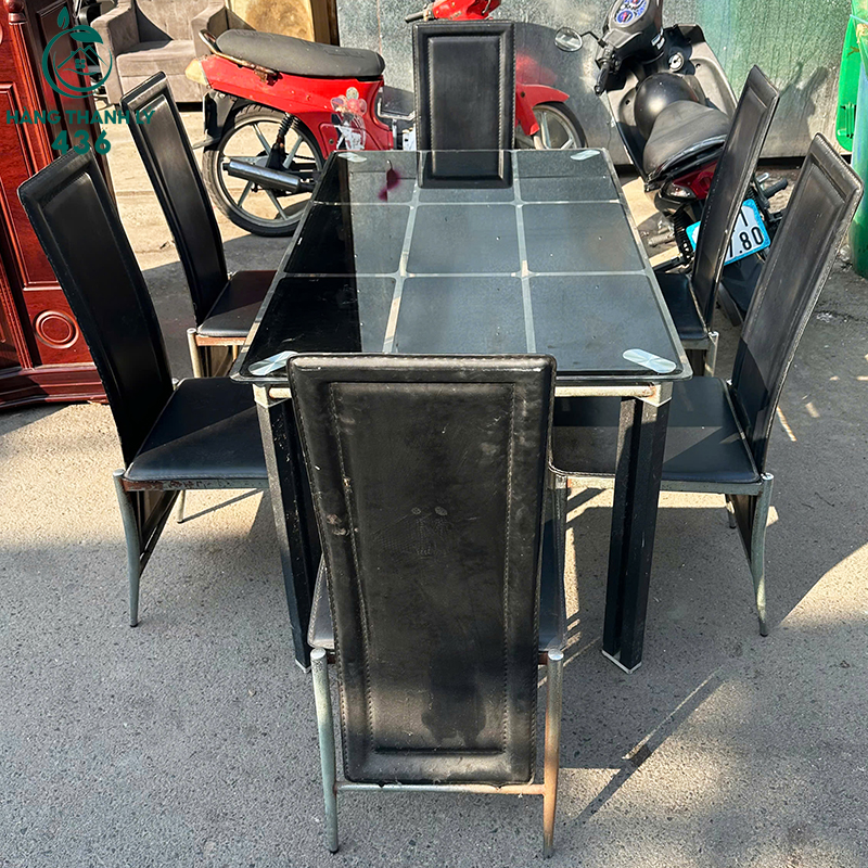 bo-ban-an-cu-1m35x80cm-mat-kinh-den-ben-dep-4 Bộ Bàn Ăn Cũ 1M35X80CM Mặt Kính Đen Bền Đẹp