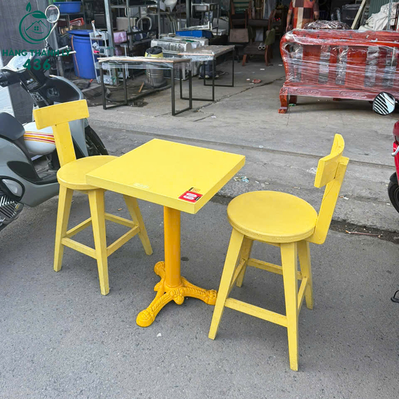 Bộ Bàn Ghế Cafe Cũ Màu Vàng Thiết Kế Đẹp Mắt bo-ban-ghe-cafe-cu-mau-vang-thiet-ke-dep-mat-3 Bộ Bàn Ghế Cafe Cũ Màu Vàng Thiết Kế Đẹp Mắt