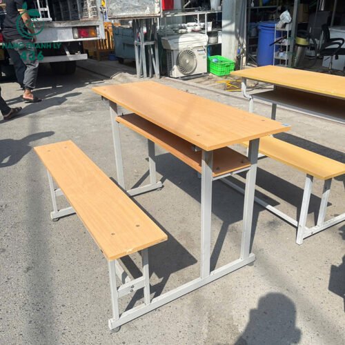 Bộ Bàn Ghế Học Sinh Cũ 1M2X80CMX75CM Khung Sắt Liền Ghế 5 bo ban ghe hoc sinh cu 1m2x80cmx75cm khung sat lien ghe 2