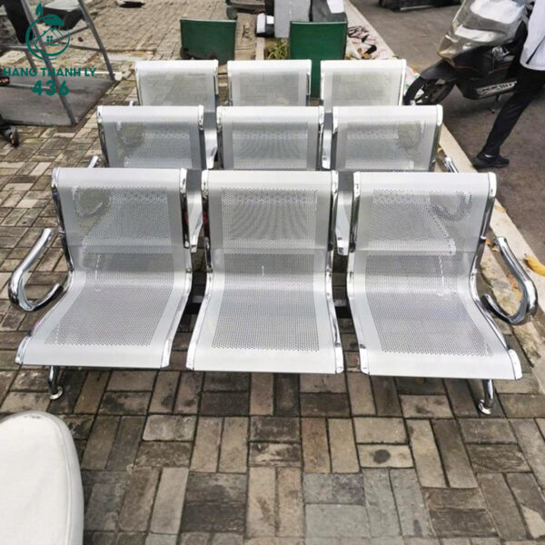 ghe-bang-cho-cu-inox-3-cho-ngoi-thiet-ke-duc-lo-thoang-khi (2) Ghế Băng Chờ Cũ Inox 3 Chỗ Ngồi Thiết Kế Đục Lỗ Thoáng Khí