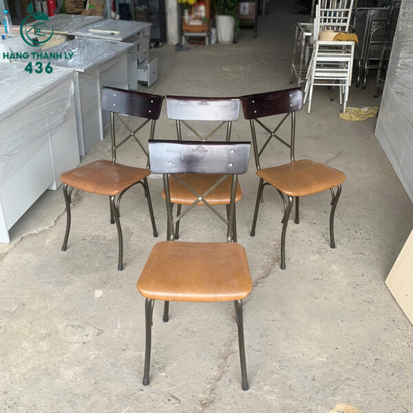 ghe cafe cu lung go mau nau dam 1