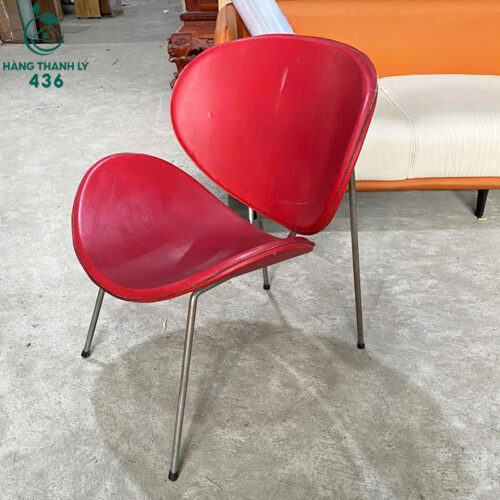 Ghế Cafe Cũ Màu Đỏ Thiết Kế Hình Cong