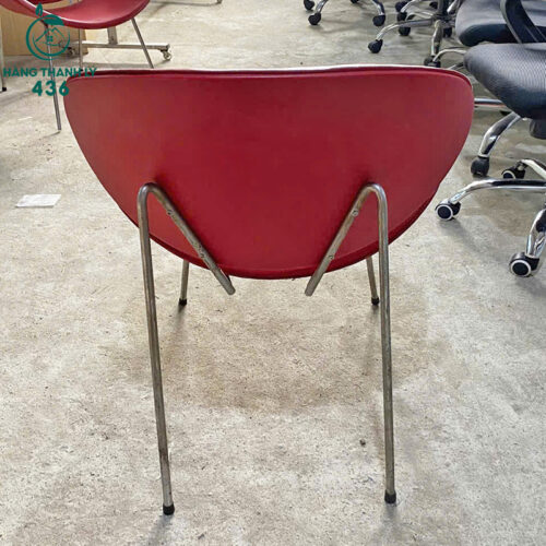Ghế Cafe Cũ Màu Đỏ Thiết Kế Hình Cong