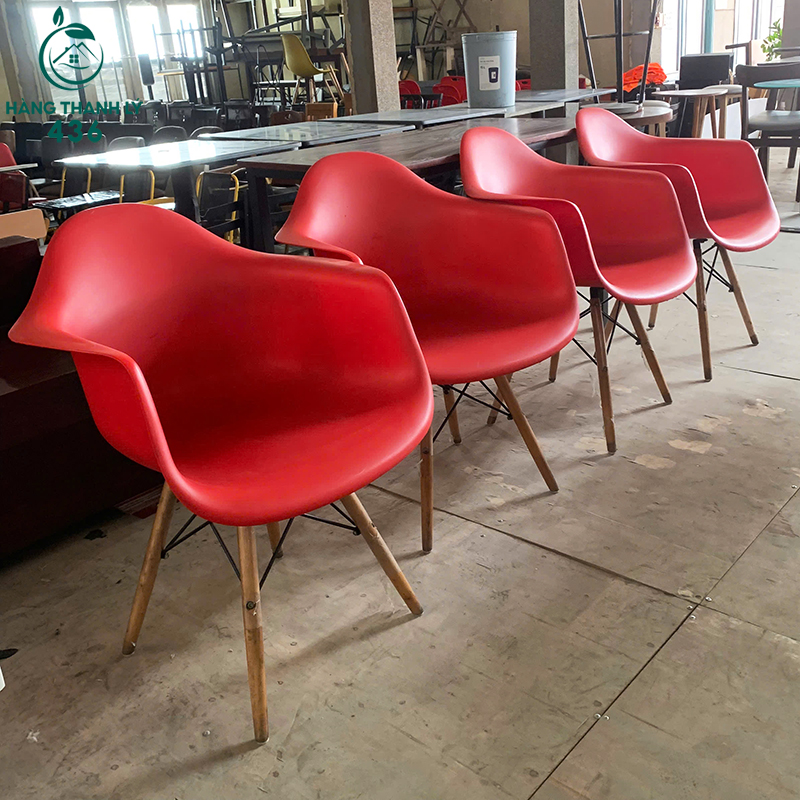 Ghế Cafe Eames Cũ Màu Đỏ Chân Gỗ Hiện Đại ghe-cafe-eames-cu-mau-do-chan-go-hien-dai-2 Ghế Cafe Eames Cũ Màu Đỏ Chân Gỗ Hiện Đại