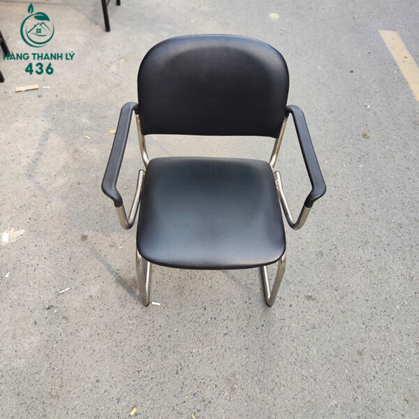 ghe chan quy cu boc da mau den de ve sinh 1