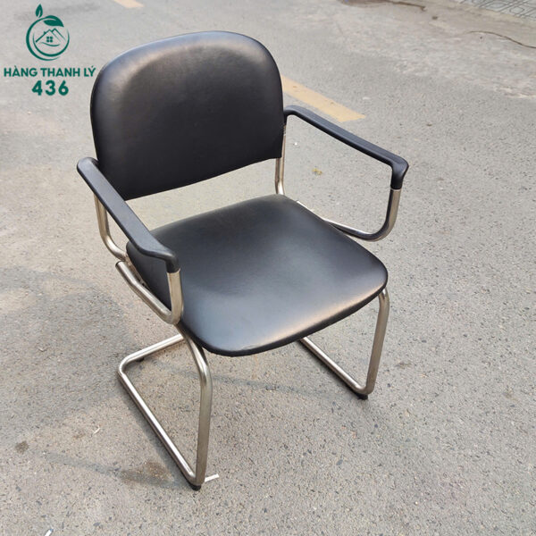 ghe chan quy cu boc da mau den de ve sinh 2