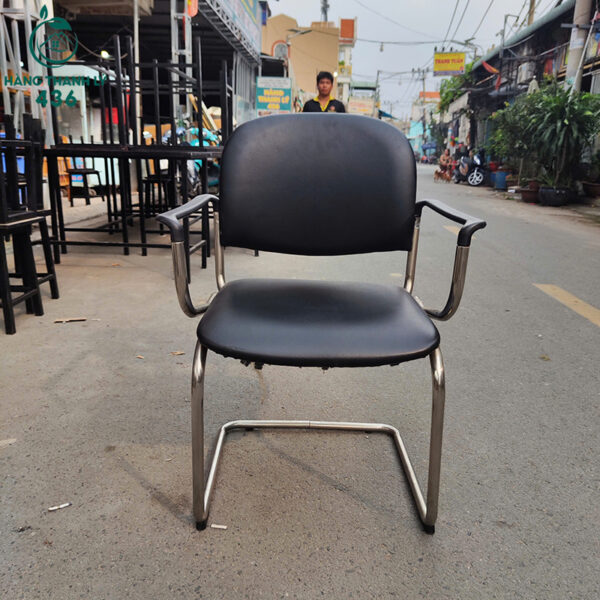 ghe chan quy cu boc da mau den de ve sinh 3