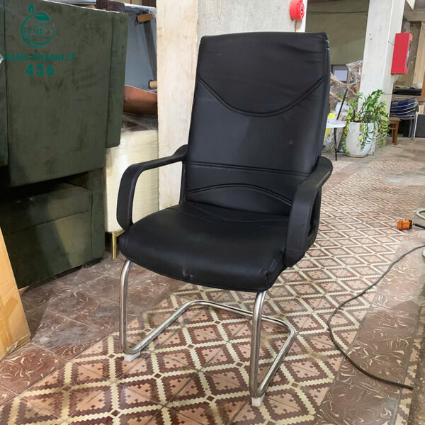 ghe chan quy cu boc da mau den sang trong 1