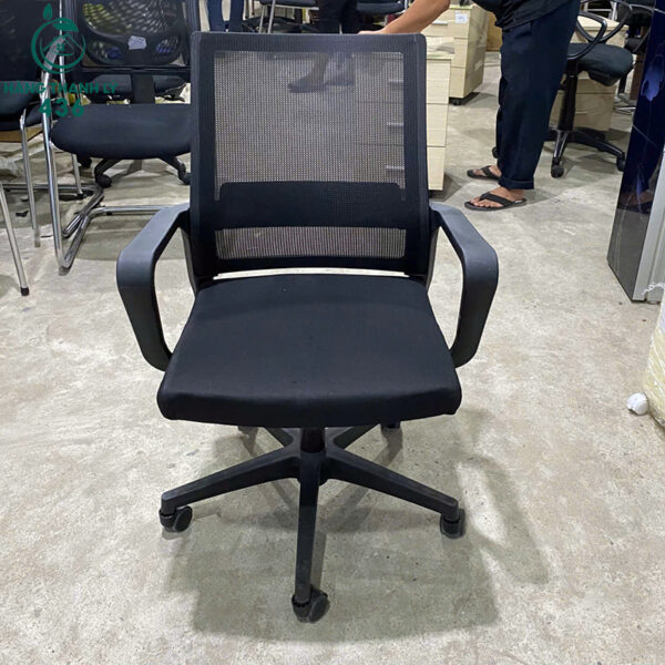 ghe van phong cu chan nhua ben dep co banh xe 3