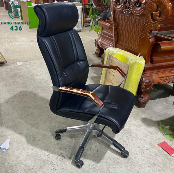 ghe-van-phong-cu-lung-cao-boc-da-mau-den-co-tay-vin-go (2) Ghế Văn Phòng Cũ Lưng Cao Bọc Da Màu Đen Có Tay Vịn Gỗ