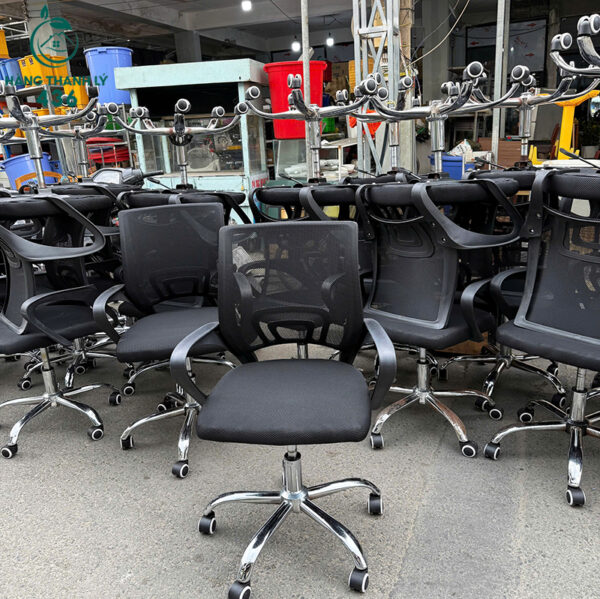 ghe xoay cu lung luoi thap thiet ke khong gu 1