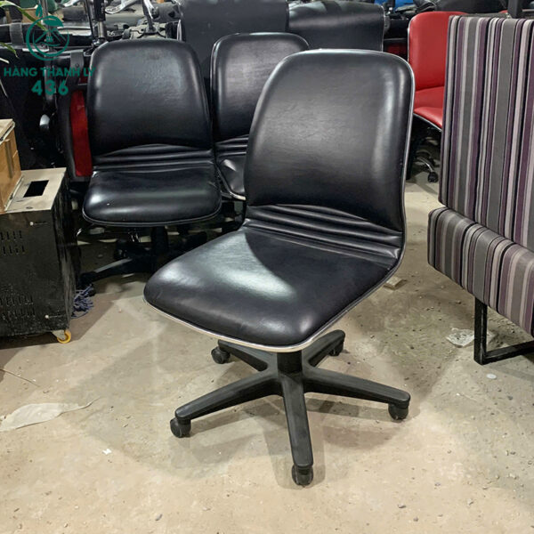 ghe xoay cu lung thap boc da mau den chan nhua 1