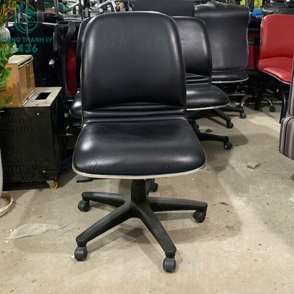 ghe xoay cu lung thap boc da mau den chan nhua 2