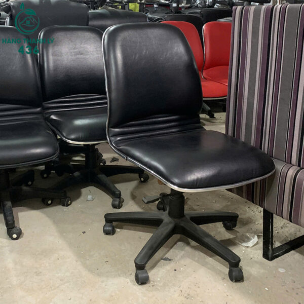 ghe xoay cu lung thap boc da mau den chan nhua 3