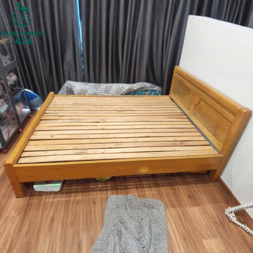 Giường Ngủ Cũ 1M6X2M Gỗ Màu Vàng Sáng Đầu Giường Khắc Hoa Văn
