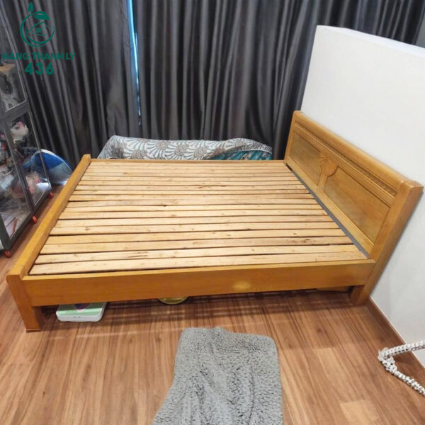 Giường Ngủ Cũ 1M6X2M Gỗ Màu Vàng Sáng Đầu Giường Khắc Hoa Văn