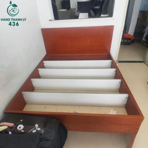 Giường Ngủ Cũ 1M8X2M Màu Nâu Đỏ Thiết Kế Hiện Đại 2 giuong ngu cu 1m8x2m mau nau do thiet ke hien dai 1