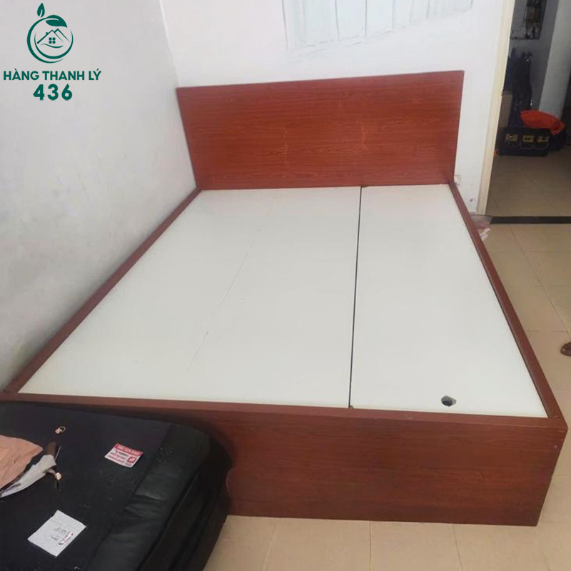 Giường Ngủ Cũ 1M8X2M Màu Nâu Đỏ Thiết Kế Hiện Đại giuong-ngu-cu-1m8x2m-mau-nau-do-thiet-ke-hien-dai-2 Giường Ngủ Cũ 1M8X2M Màu Nâu Đỏ Thiết Kế Hiện Đại