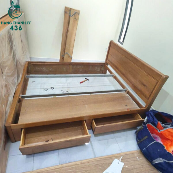 giuong ngu cu go soi 1m8x2m co hoc keo tien cat do 2