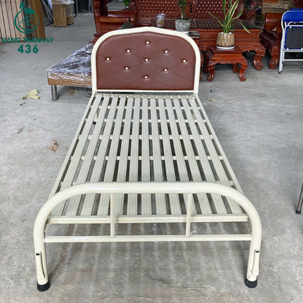 giuong sat cu 1mx2m dau boc da dem mau nau 3