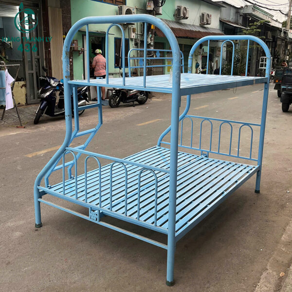 giuong-tang-sat-cu-mau-xanh-1m4x2m-tiet-kiem-dien-tich (4) Giường Tầng Sắt Cũ Màu Xanh 1M4X2M Tiết Kiệm Diện Tích