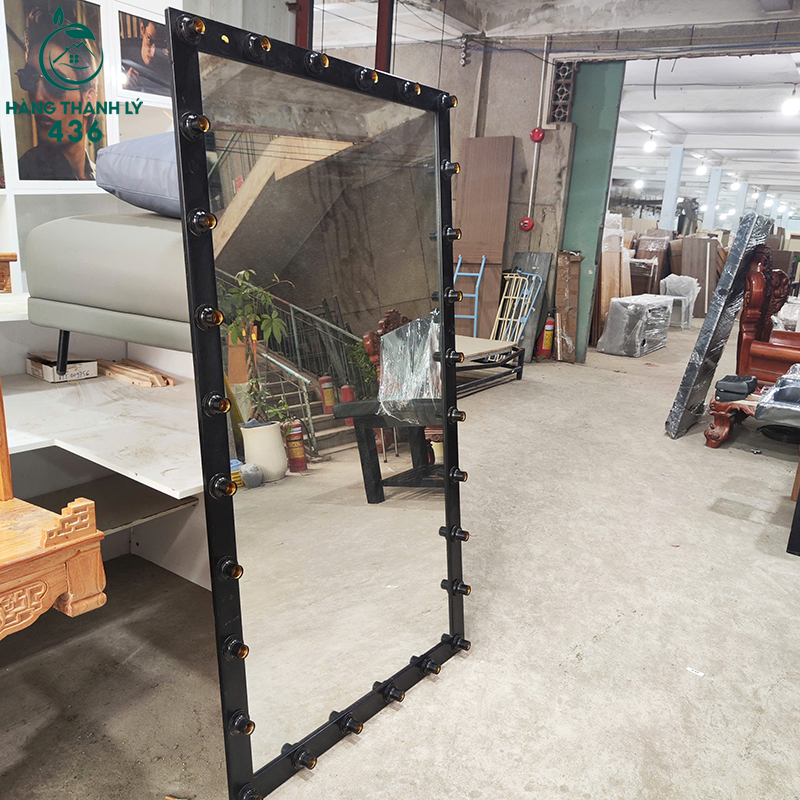 Gương Soi Cũ Toàn Thân Viền Đen Gắn Đèn guong-soi-cu-toan-than-vien-den-gan-den-3 Gương Soi Cũ Toàn Thân Viền Đen Gắn Đèn