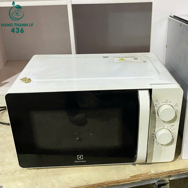 Lò Vi Sóng Cũ Electrolux Màu Trắng Hoạt Động Tốt