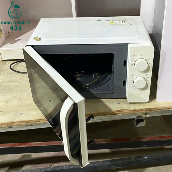 Lò Vi Sóng Cũ Electrolux Màu Trắng Hoạt Động Tốt