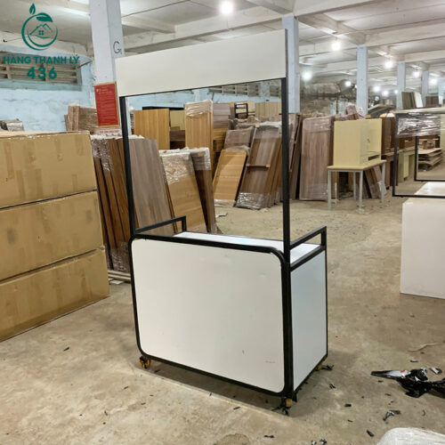 Quầy Bán Hàng Cũ 1MX55CMX1M8 Phối Màu Trắng Đen 3 quay ban hang cu 1mx55cmx1m8 phoi mau trang den 2