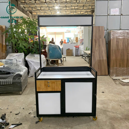 Quầy Bán Hàng Cũ 1MX55CMX1M8 Phối Màu Trắng Đen 4 quay ban hang cu 1mx55cmx1m8 phoi mau trang den 3