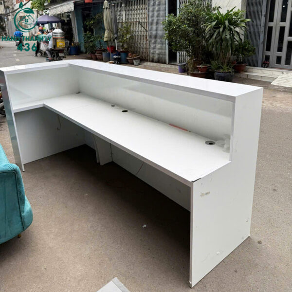 quay-le-tan-cu-2m5x1m15-mau-trang-thiet-ke-cong (2) quay le tan cu 2m5x1m15 mau trang thiet ke cong 2 1