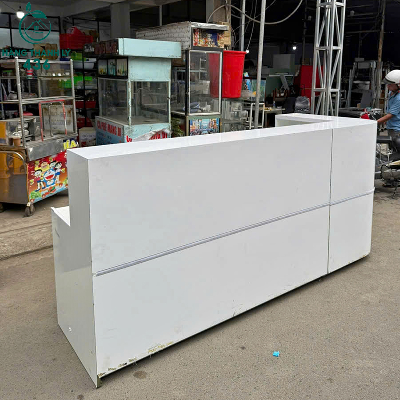 Quầy Lễ Tân Cũ 2M5X1M15 Màu Trắng Thiết Kế Cong quay-le-tan-cu-2m5x1m15-mau-trang-thiet-ke-cong-5-1 Quầy Lễ Tân Cũ 2M5X1M15 Màu Trắng Thiết Kế Cong