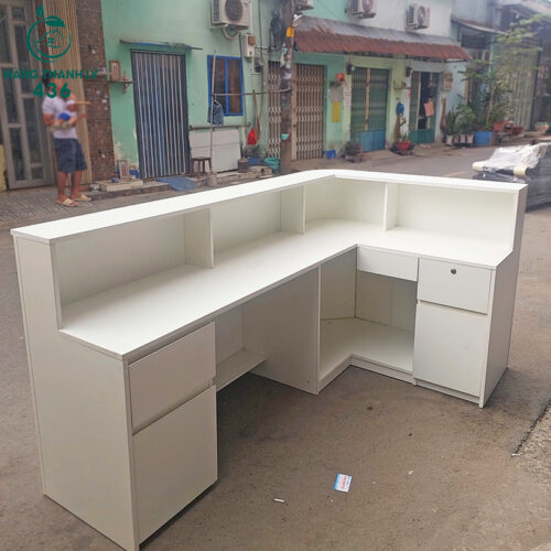 Quầy Lễ Tân Cũ 2MX1M2X1M Góc L Màu Trắng 3 quay le tan cu 2mx1m2x1m goc l mau trang 1