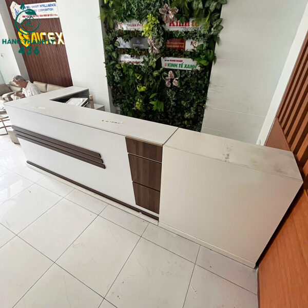 quay-le-tan-cu-chu-l-3m40x1m2-mau-trang-van-go-nau-sang-trong (5) quay le tan cu chu l 3m40x1m2 mau trang van go nau sang trong 5