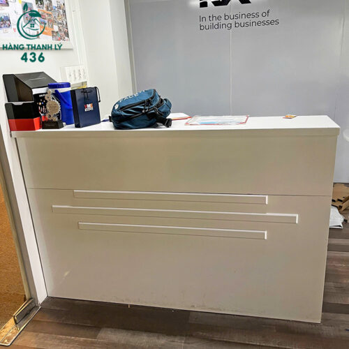 Quầy Lễ Tân Cũ Màu Trắng Đơn Giản Sang Trọng