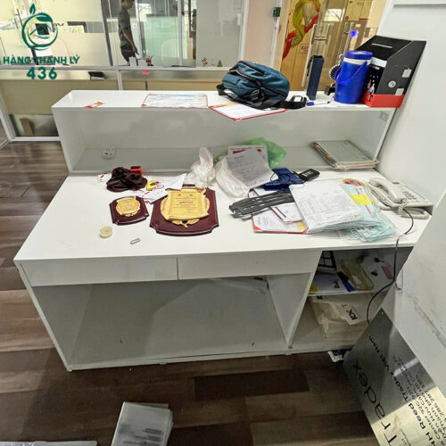 Quầy Lễ Tân Cũ Màu Trắng Đơn Giản Sang Trọng 3 Quầy Lễ Tân Cũ Màu Trắng Đơn Giản Sang Trọng