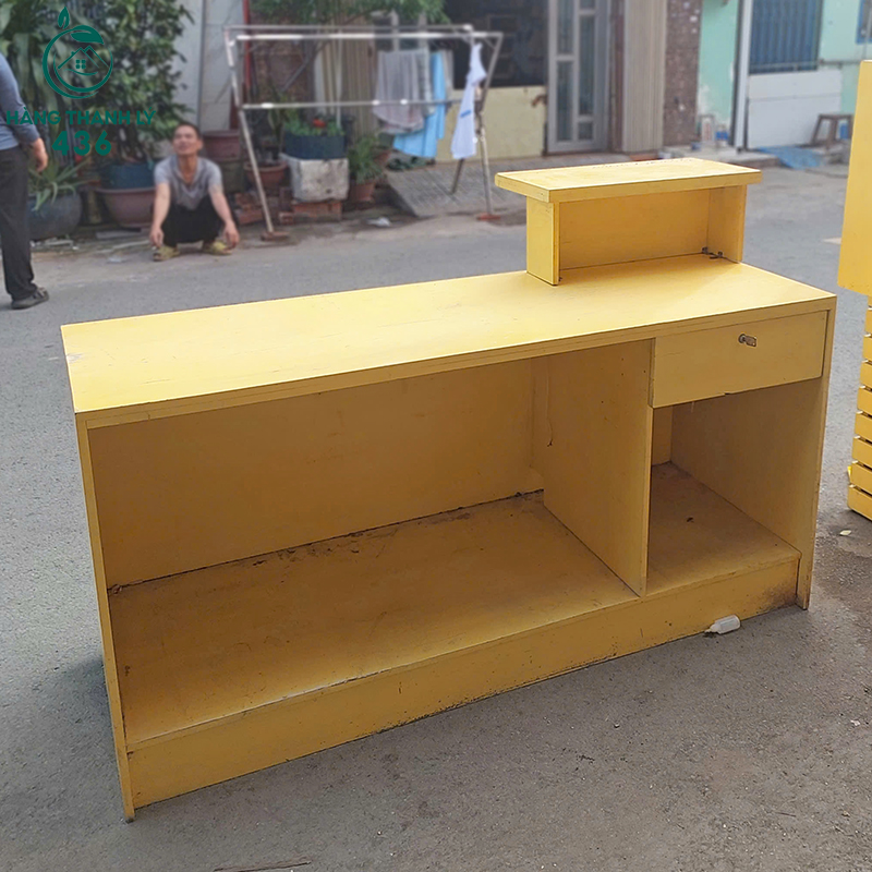 Quầy Thu Ngân Cũ 1M6X60CMX1M05 Màu Vàng Kèm Hộc Tủ quay-thu-ngan-cu-1m6x60cmx1m05-mau-vang-kem-hoc-tu-3 Quầy Thu Ngân Cũ 1M6X60CMX1M05 Màu Vàng Kèm Hộc Tủ