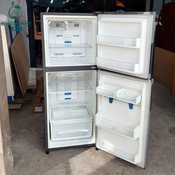 Tủ Lạnh Cũ Electrolux Dung Tích 211 Lít Màu Xám