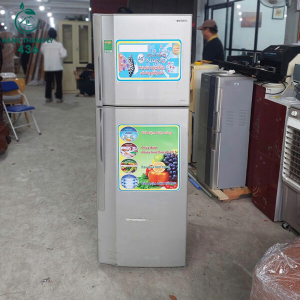 tu-lanh-cu-toshiba-mau-xam-2-canh-ngan-da-tren-tiet-kiem-dien (2) tu lanh cu toshiba mau xam 2 canh ngan da tren tiet kiem dien 2