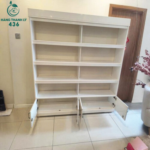 tu trung bay cu 1m7x33cmx1m9 mau trang kem hoc phia duoi 1