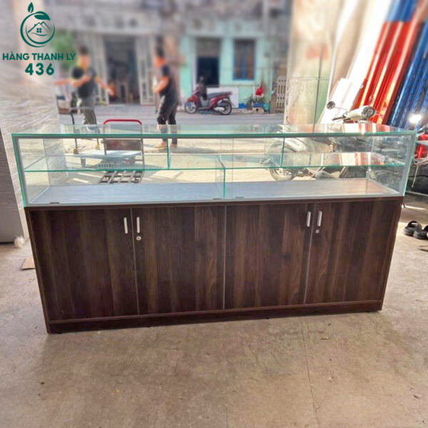 tu trung bay cu 2mx1m1 mau van go nau sang trong 1